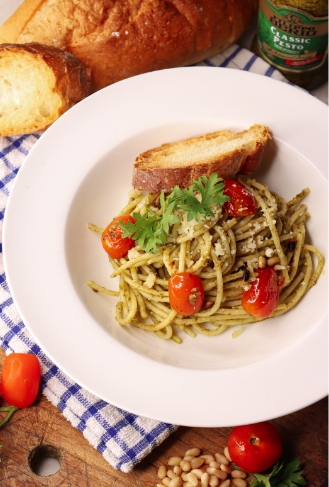 spaghetti al pesto